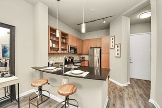 Building Photo - 5455 Richmond Ave.