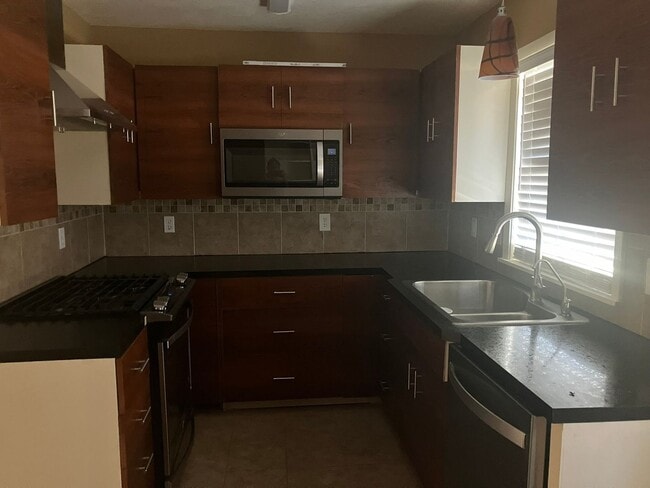 Foto del edificio - 517 Windswept Dr