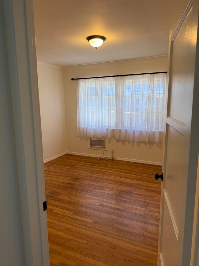 Foto del edificio - 3909 Vineland Ave