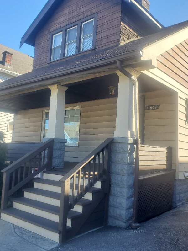 11806 Farringdon Ave Cleveland, OH 44105 – photo 1