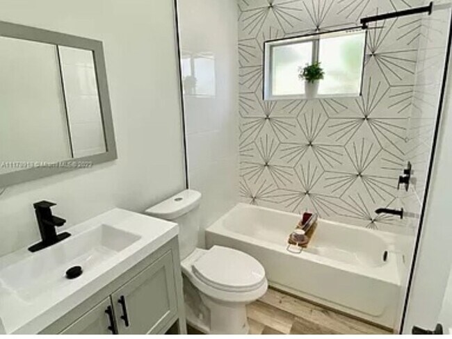 Building Photo - 3 Bedroom Single Family Home in Fort Laude...