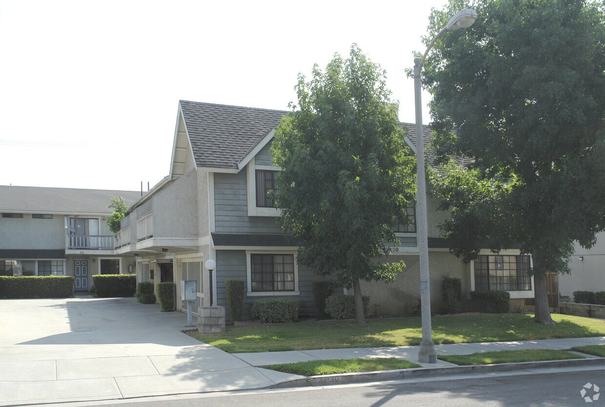 Primary Photo - 30-32 N 4th St