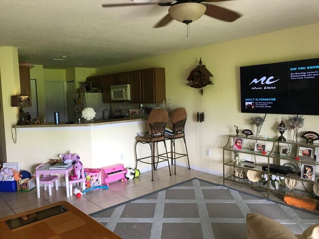 Building Photo - 3003 SE Lexington Lakes Dr