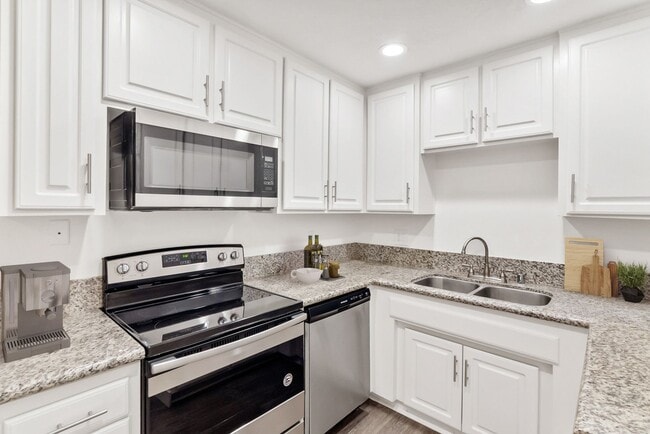 Interior Photo - Lakewood Colony Apartments