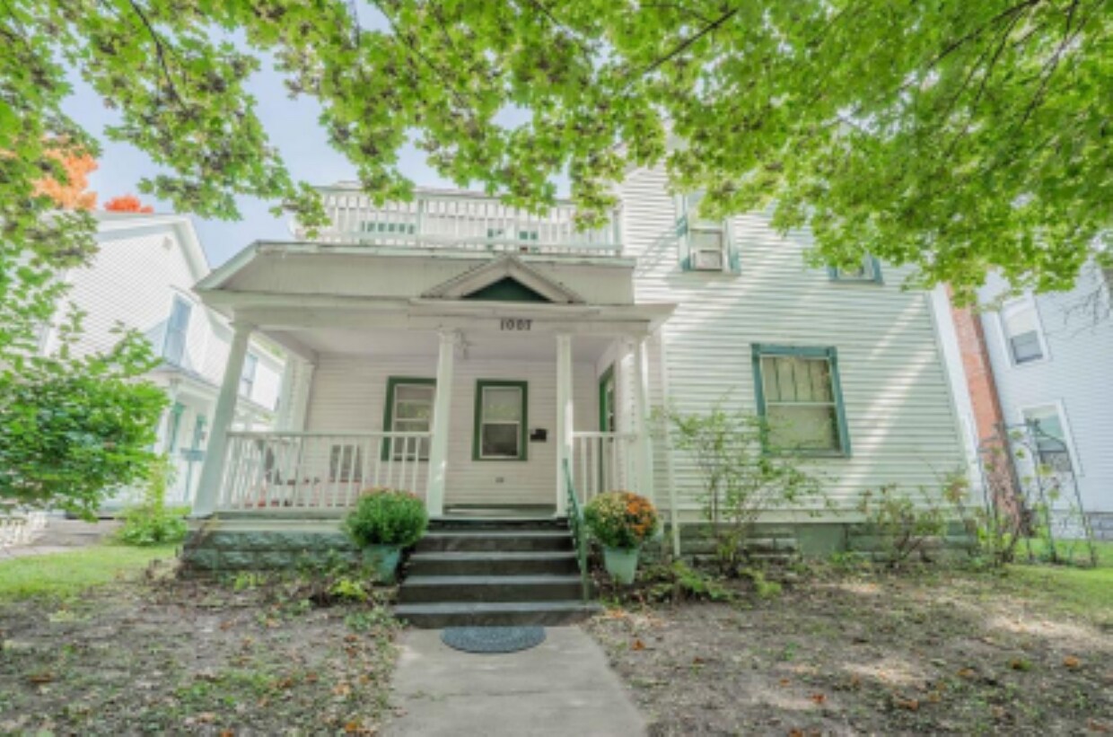 Front Main - 1007 2nd Ave
