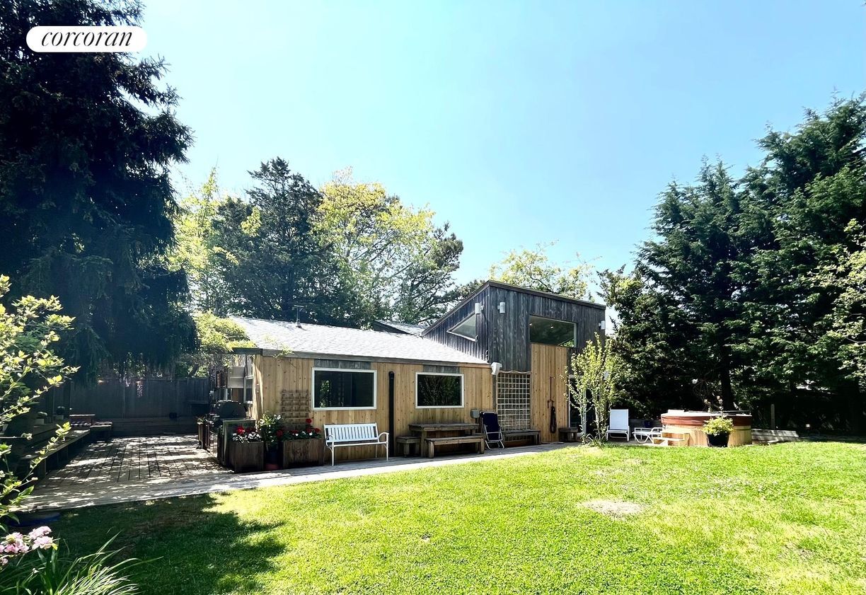 Primary Photo - 49 Mako Ln