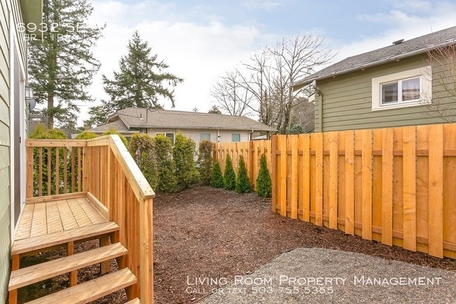 Building Photo - 6932 SE 69th Ave