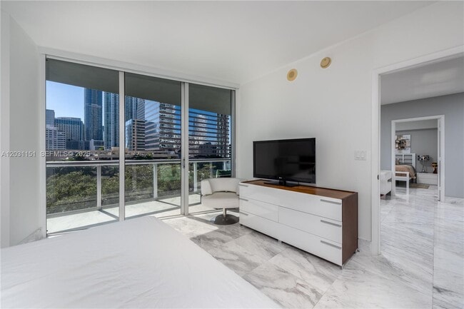 Foto del edificio - 495 Brickell Ave