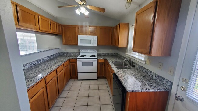 Building Photo - Cute Mesquite home!  Move in ready