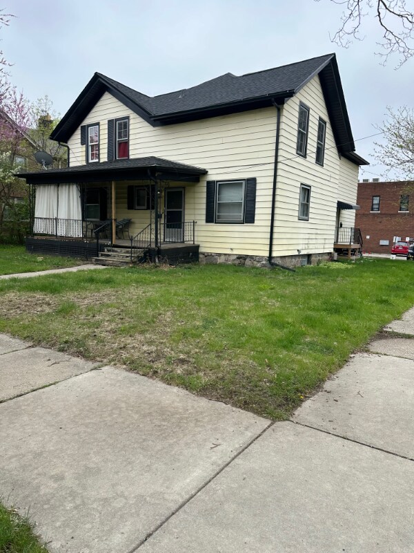 Foto principal - 233 N Chestnut St