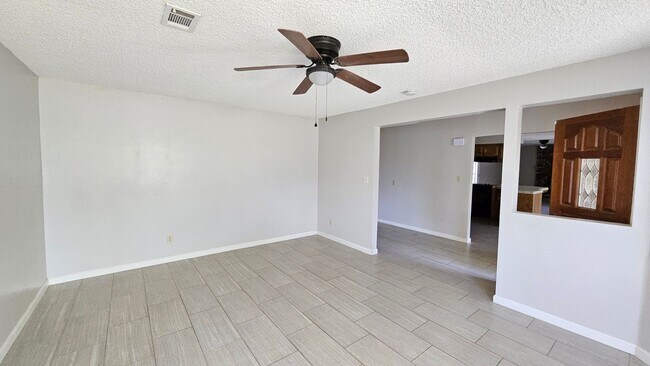 Building Photo - Irene Gem - 3bd & 2bth - SEWER & NATURAL GAS HOME!