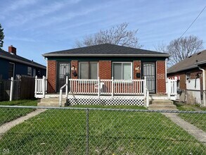 Building Photo - 628 N Oxford St