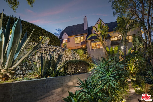 Building Photo - 3340 Durand Dr