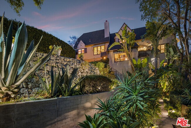 Foto del edificio - 3340 Durand Dr