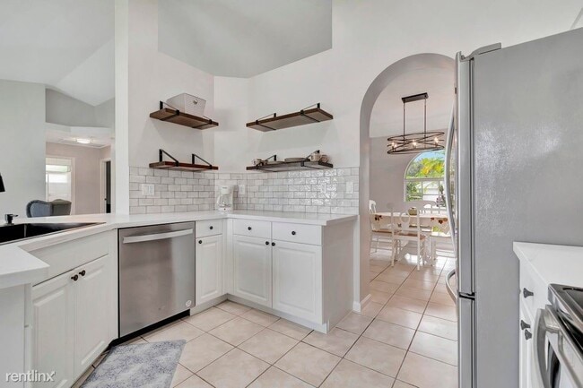 Building Photo - 4 br, 2.5 bath House - 1588 Farmington Ave 1