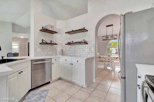 Foto del edificio - 4 br, 2.5 bath House - 1588 Farmington Ave 1