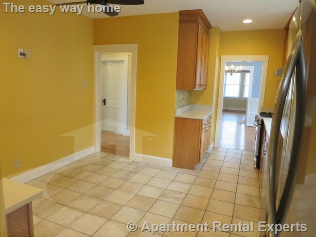 Building Photo - 1098 Fellsway