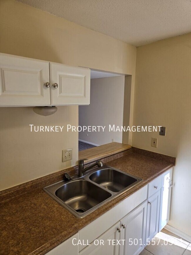 Building Photo - 1705 Sanford Dr