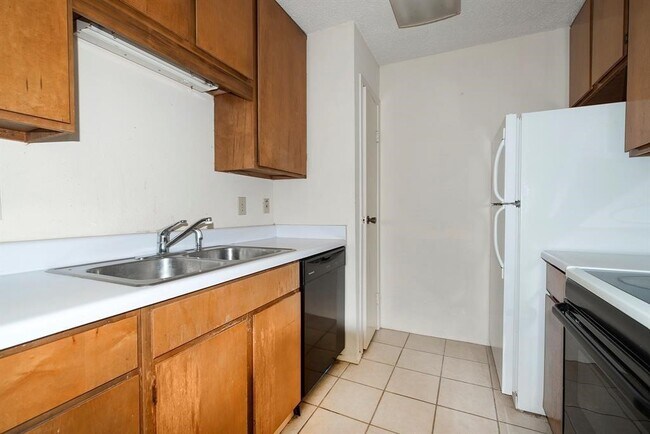 Foto del edificio - 7900 N Stadium Dr