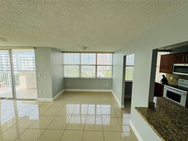 Foto del edificio - 1300 NE Miami Gardens Dr
