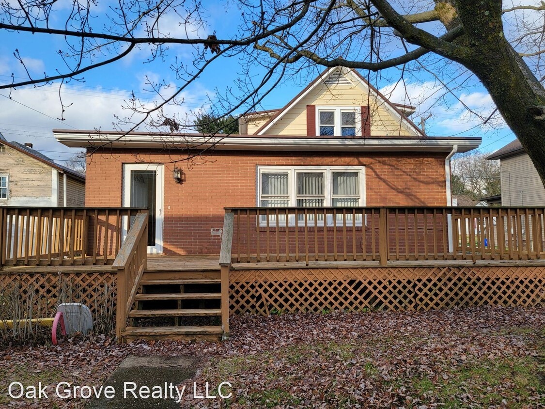 2 br, 1 bath House 548 Locust St House Rental in Indiana, PA