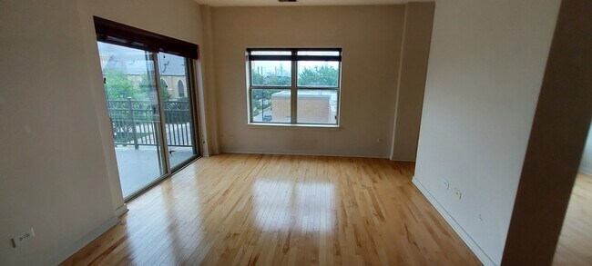 Foto del edificio - 1155 W Roosevelt Rd