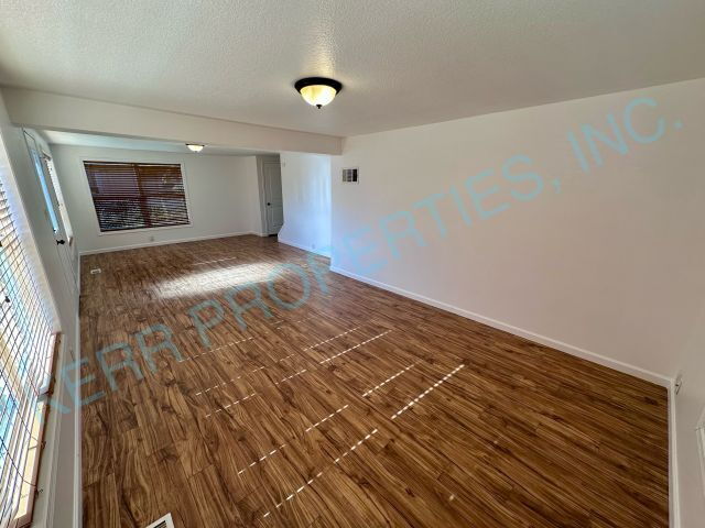 Foto del edificio - Charming 3-Bedroom Retreat in Estacada – Spacious 1,370 Sq Ft Haven!