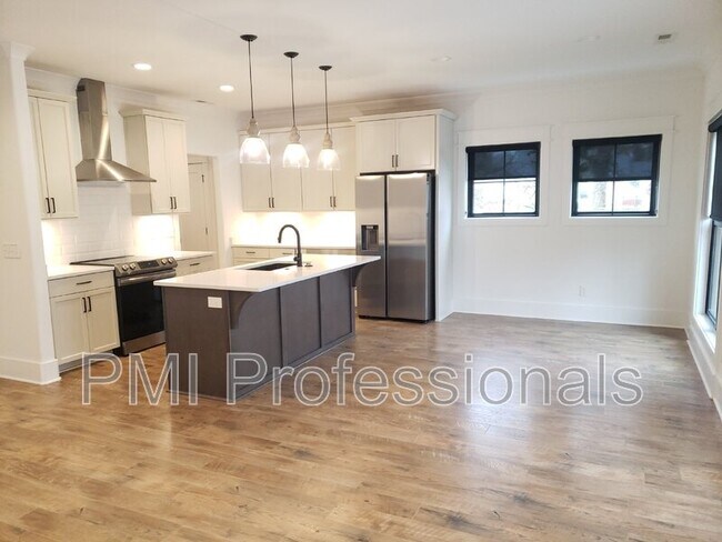 Foto del edificio - 911 E State St