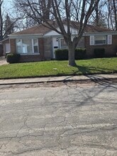 Building Photo - 253 Mantua St