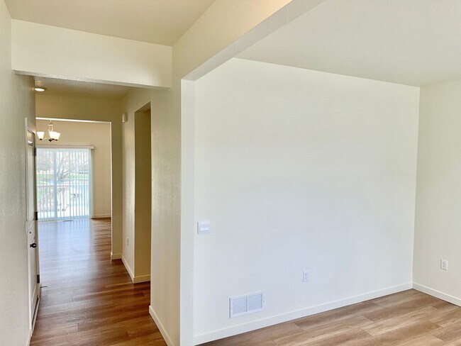 Foto del edificio - Beautiful 2 Year Old Home In Monument, wit...