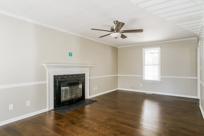 Building Photo - 7329 N Thorncliff Pl