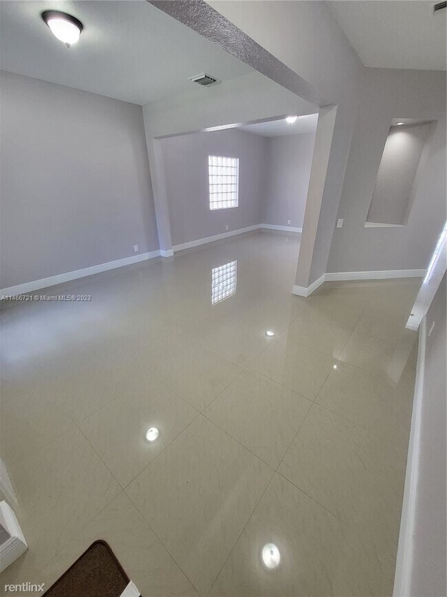 Foto del edificio - 4 br, 2.5 bath House - 11290 SW 21st St