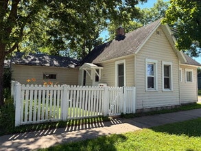 Building Photo - 115 8th Ave