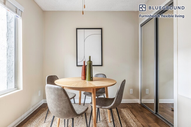 Foto del edificio - 611 N Howard St