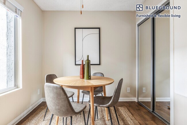 Building Photo - 611 N Howard St