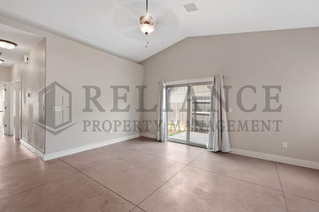 Building Photo - 4809 N Hillside Ct