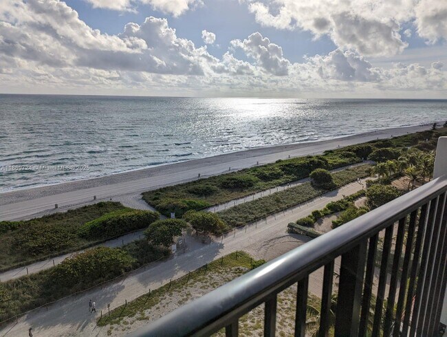 Foto del edificio - 9273 Collins Ave