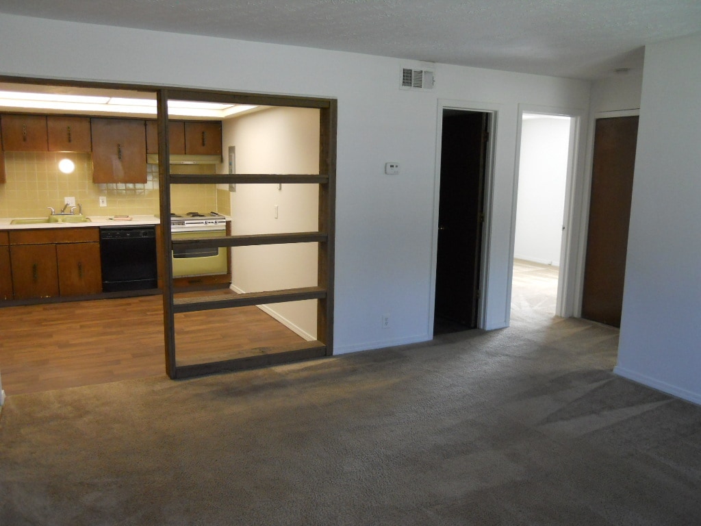 Primary Photo - 2021 W 27th St