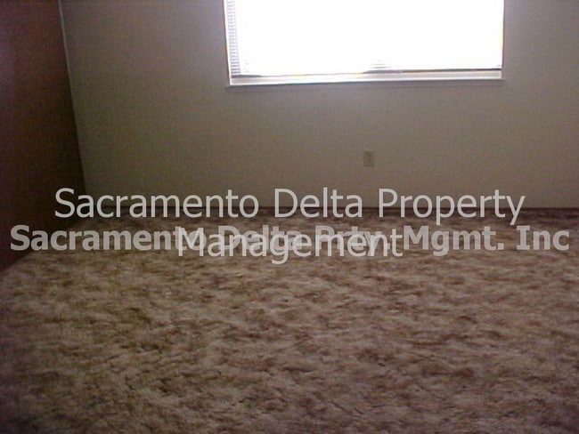 Building Photo - 5329 Bellflower Way