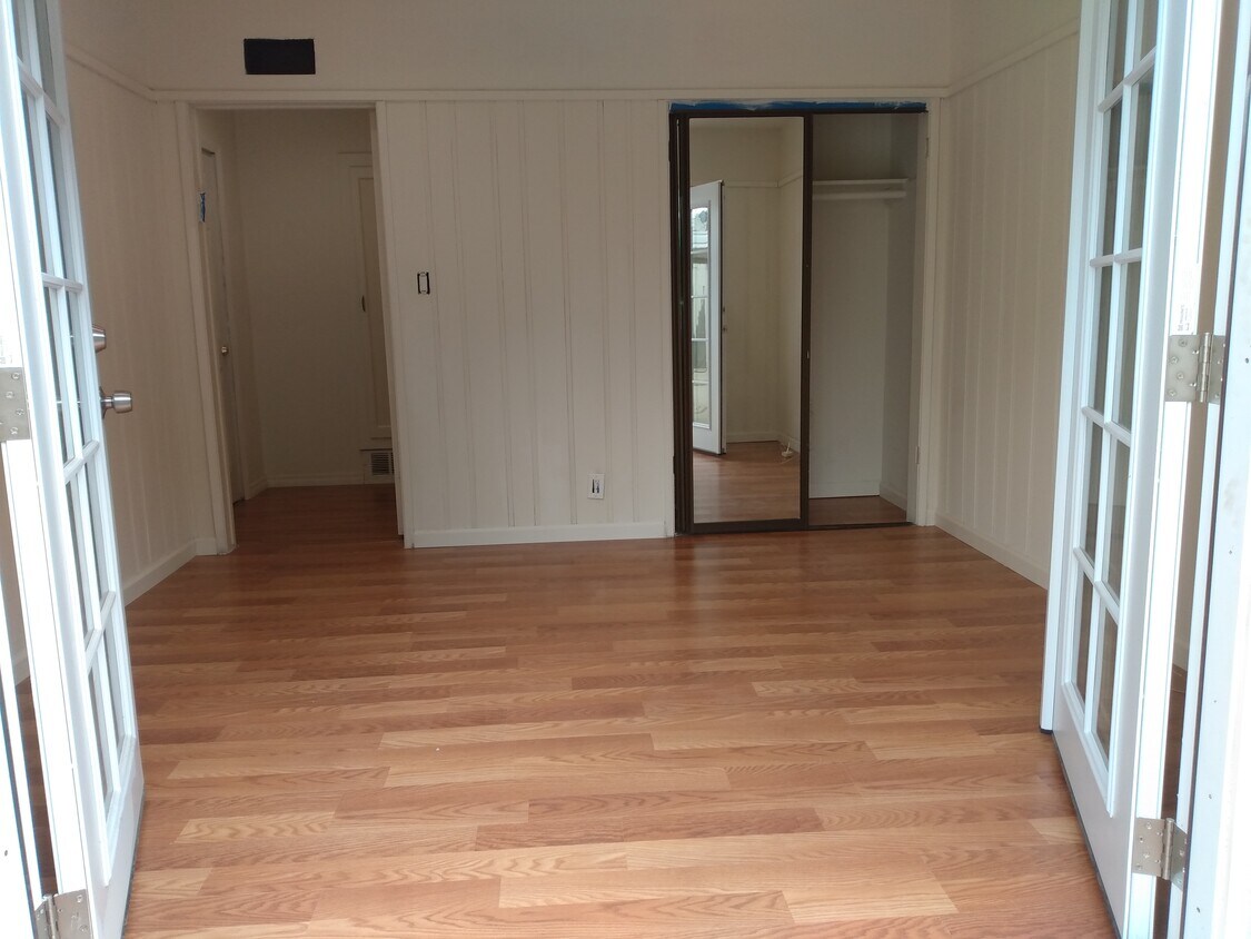 Primary Photo - 5251 Veloz Ave