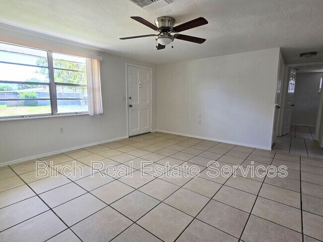 Foto del edificio - 4352 Shoreline Dr