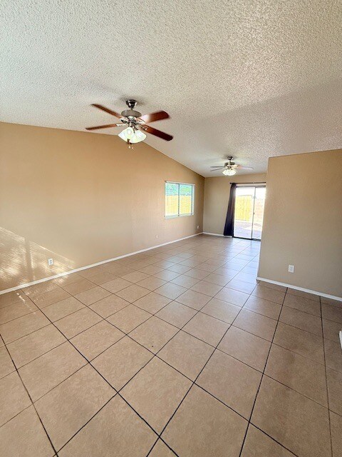 Foto del edificio - HOUSE FOR RENT