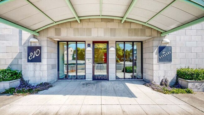 Building Photo - 810 7th St