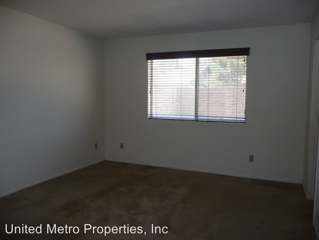 Building Photo - 5251 W Poinsettia Dr