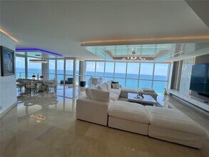 Building Photo - 16425 Collins Ave