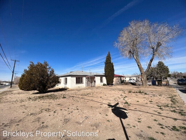 Building Photo - 2 br, 1 bath House - 1801 Palomas Dr NE