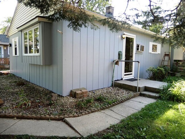 Building Photo - 12 N Campbell Ave