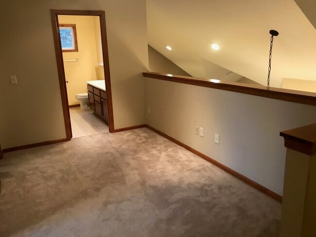 Upstairs Loft - 2641 New Century Pl E