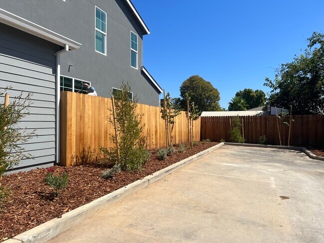 Foto del edificio - 7076 Auburn Blvd