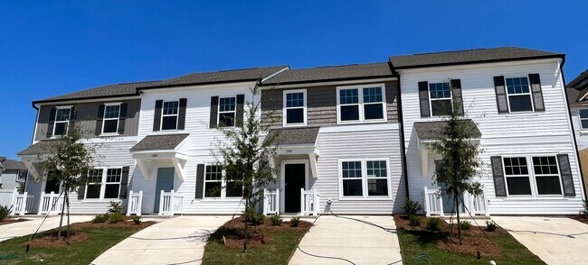 Foto del edificio - 3BD Townhome minutes from I-485 & I-85